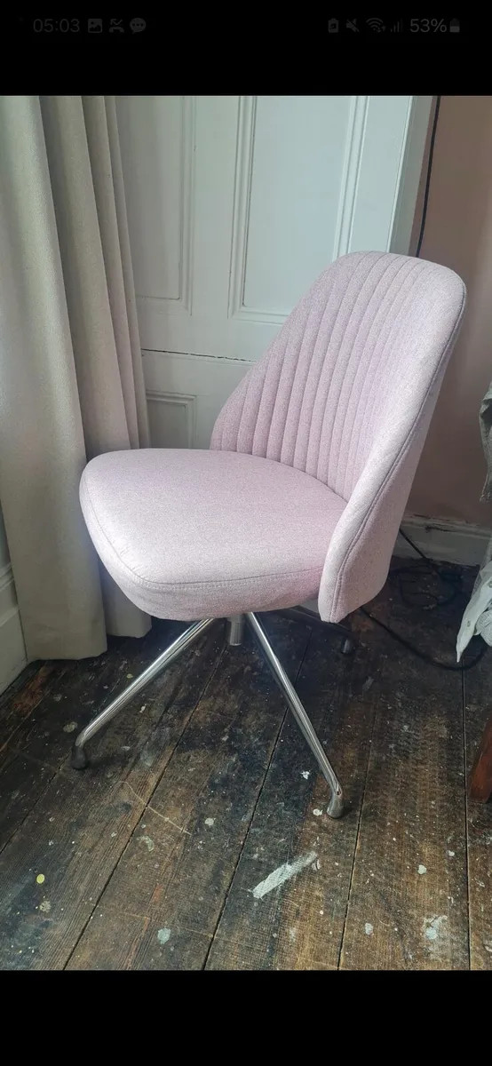 Pink chair - Image 3