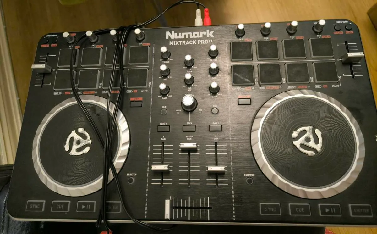 DJ controller and Kam Bluetooth speaker bundle - Image 4