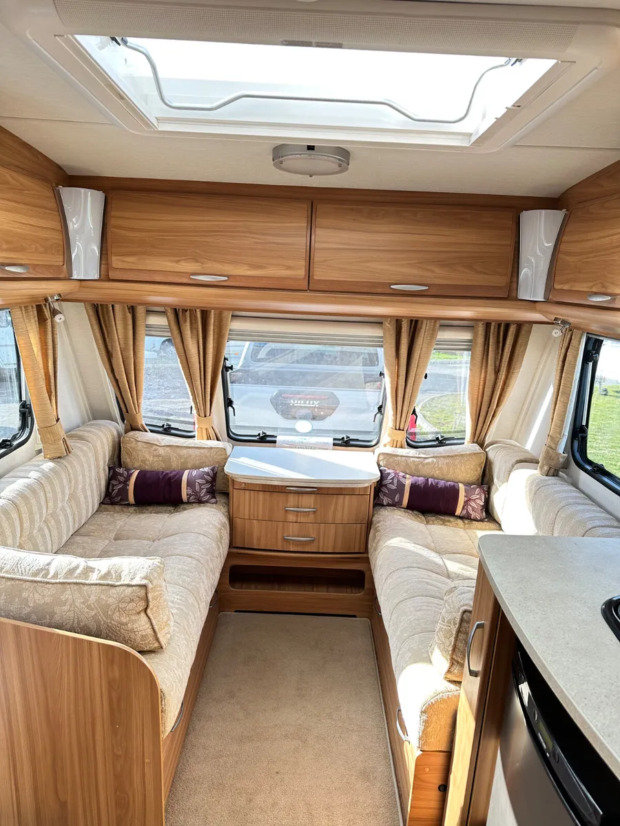 ✨STUNNING LUNAR CLUBMAN 4 BERTH FIXED SINGLE BEDS✨ - Image 4