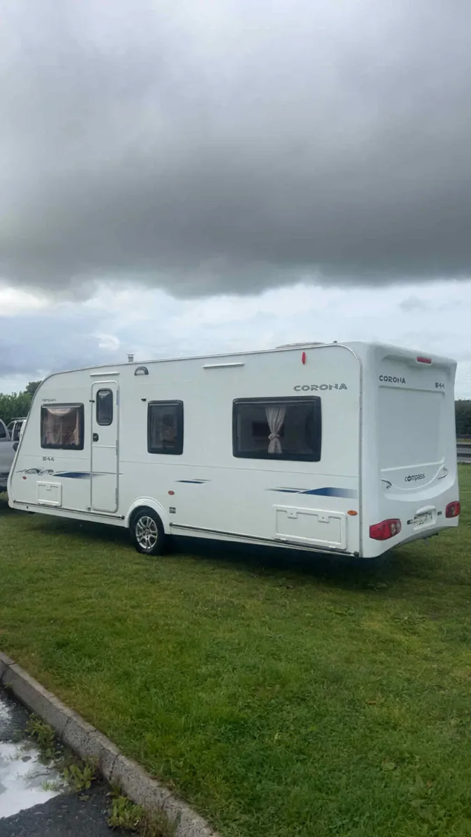 ✨STUNNING COMPASS CORONA 4 BERTH FIXED BED✨ - Image 3