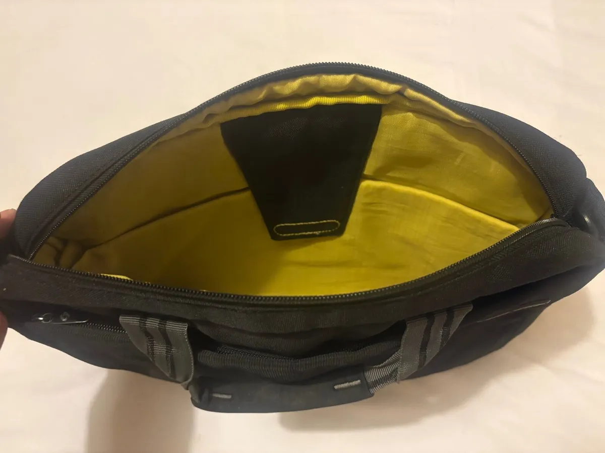 Laptop  Carry Case (Samsonite) - Image 2