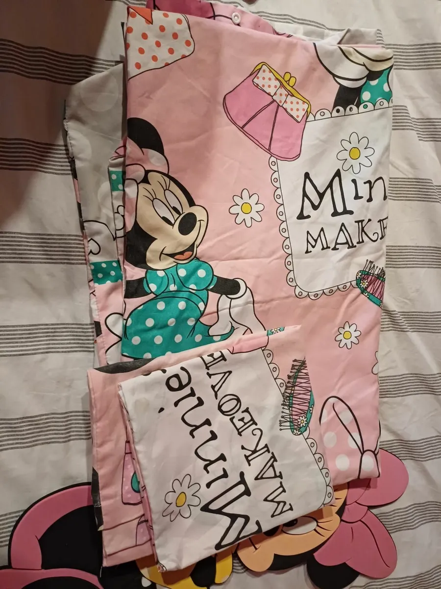 Minnie Mouse  paraphernalia - Image 3
