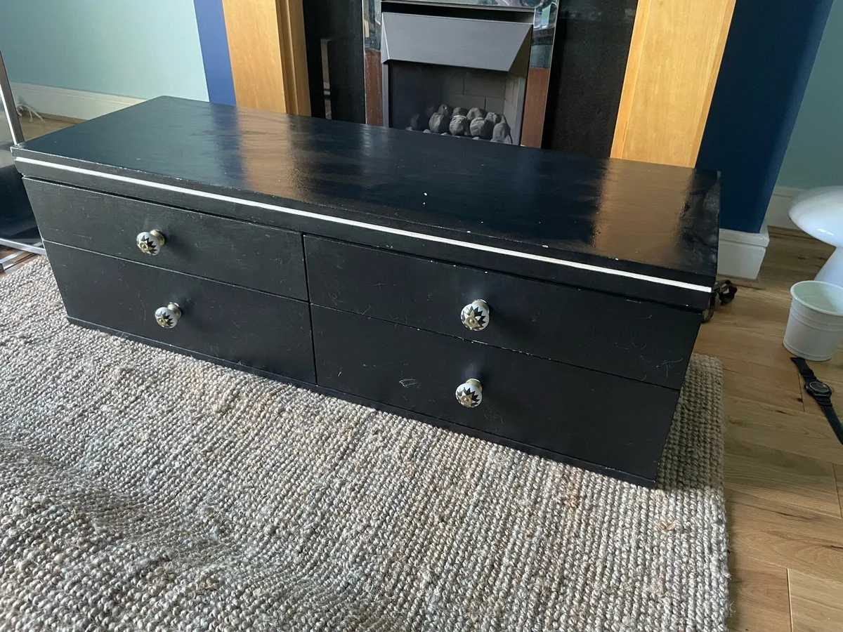 TV stand - Image 1