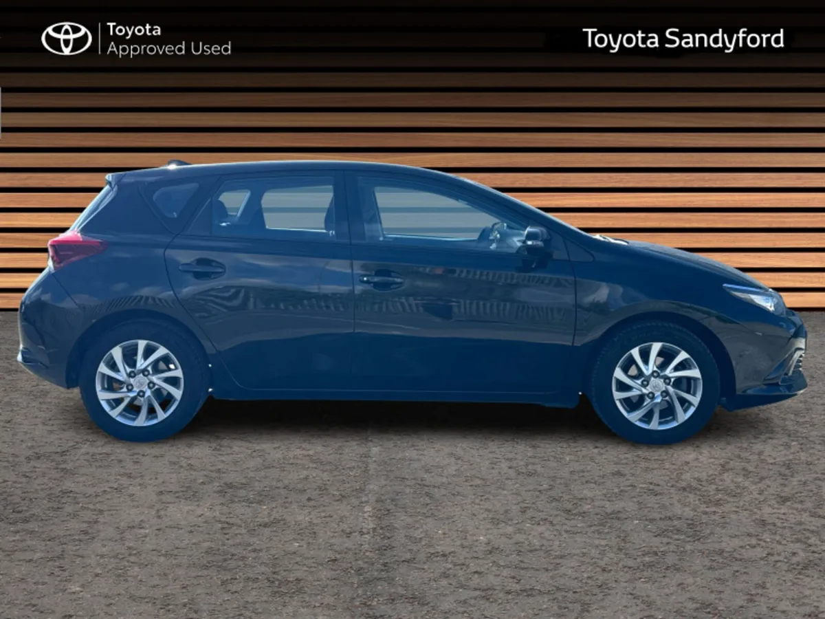 Toyota Auris 1.33 PETROL LOW MILEAGE // AIR CONDIT - Image 3