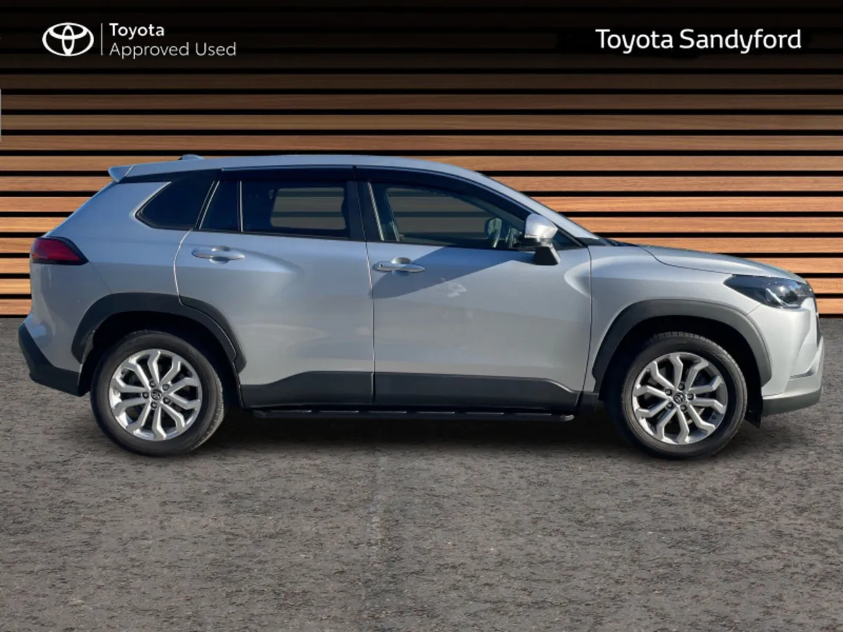 Toyota Corolla Cross 1.8 HYBRID +EXTRAS // REAR CA - Image 3