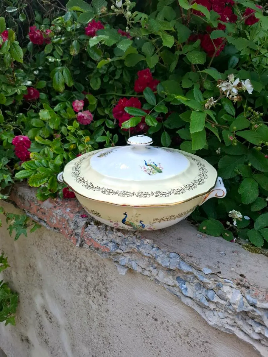 Ceramic soup tureen - Image 1