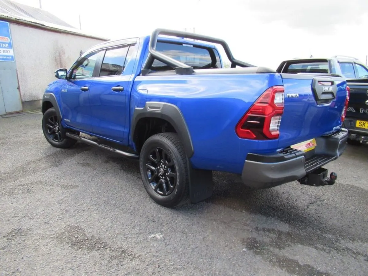 Toyota HiLux 2.8 D-4d Invincible X Pickup D/C 4dr - Image 2