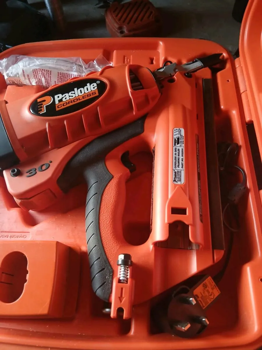 Paslode 30 degree Framing Nail Gun - Image 1