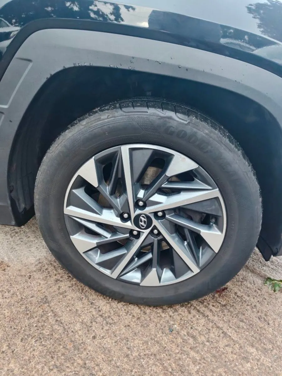 Hyundai Tucson 2WD Executive Plus - Image 3