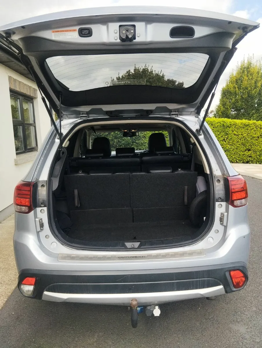 Automatic 7 seater Mitsubishi Outlander - Image 3