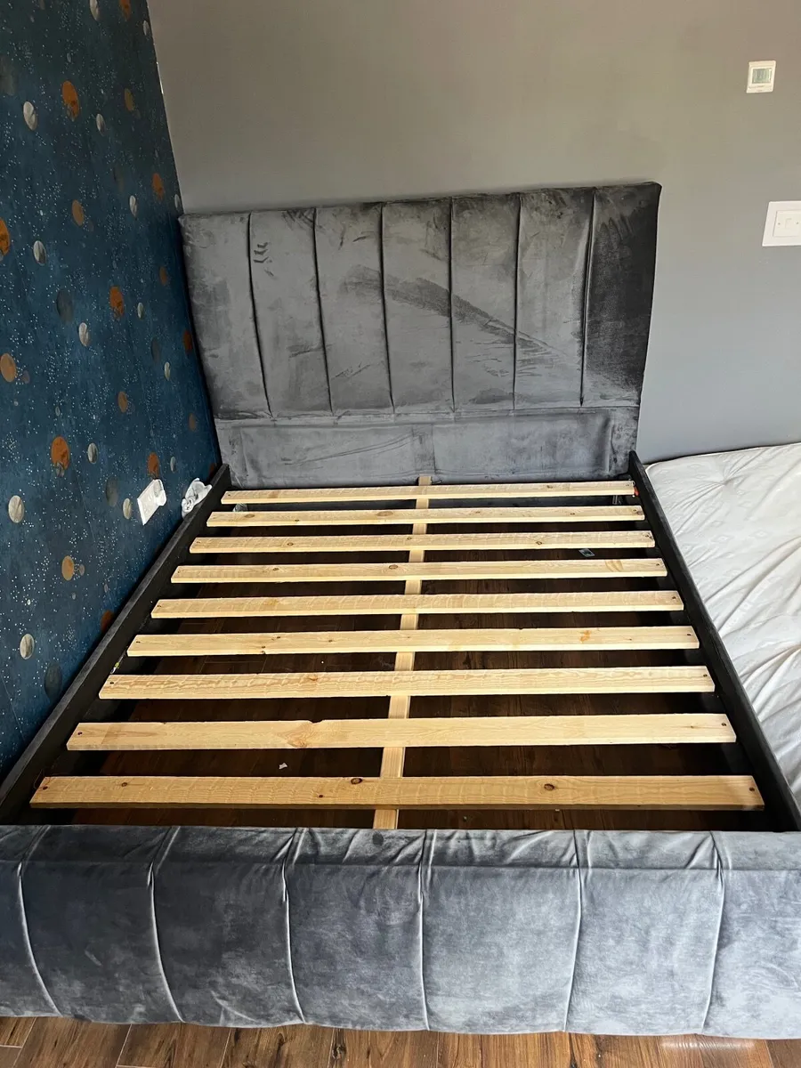 Kingsize sleigh  bed - grey - Image 4