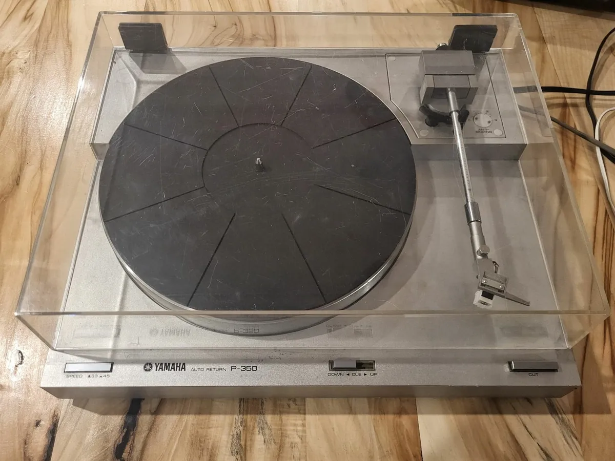 Vintage Turntable, Amplifier & Speakers - Image 2