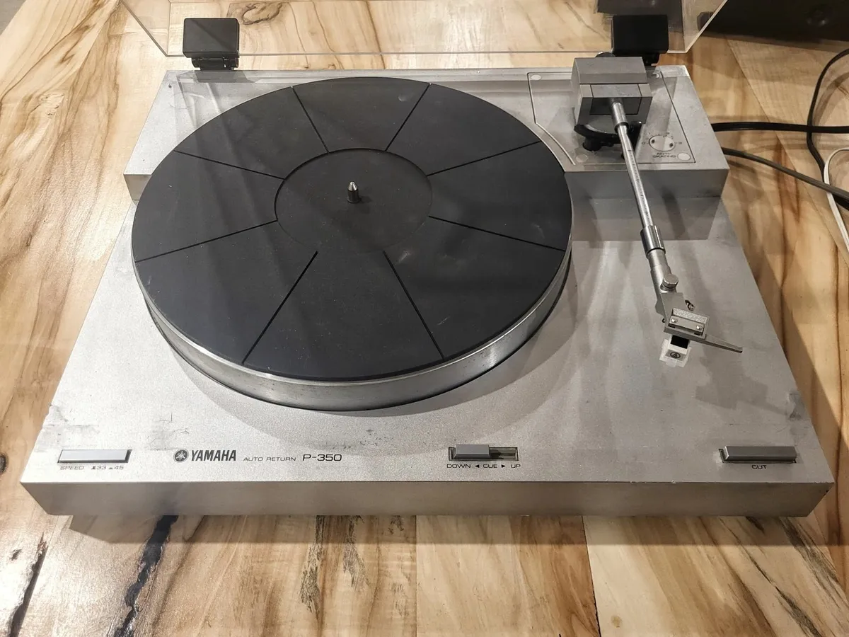 Vintage Turntable, Amplifier & Speakers - Image 3