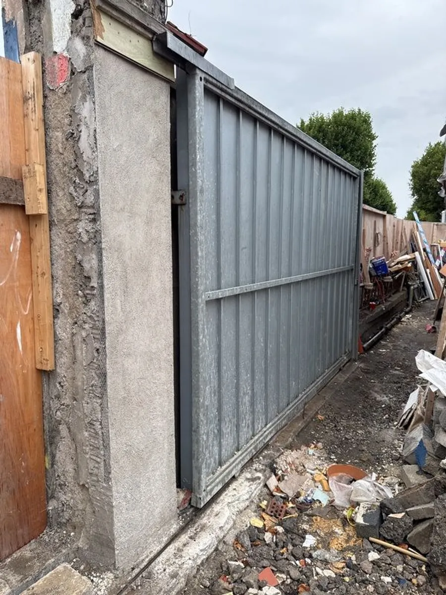 Sliding metal gate - Image 4