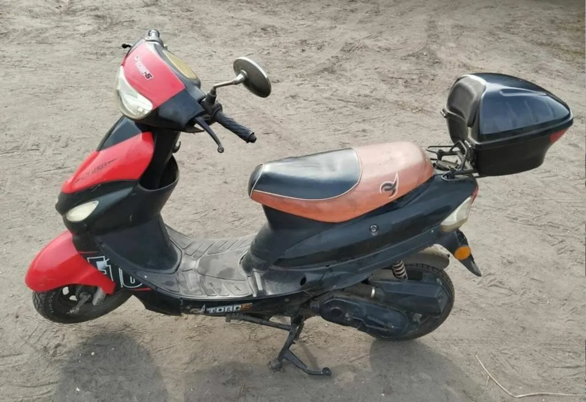 171 Toros 50 cc Scooter - Image 2