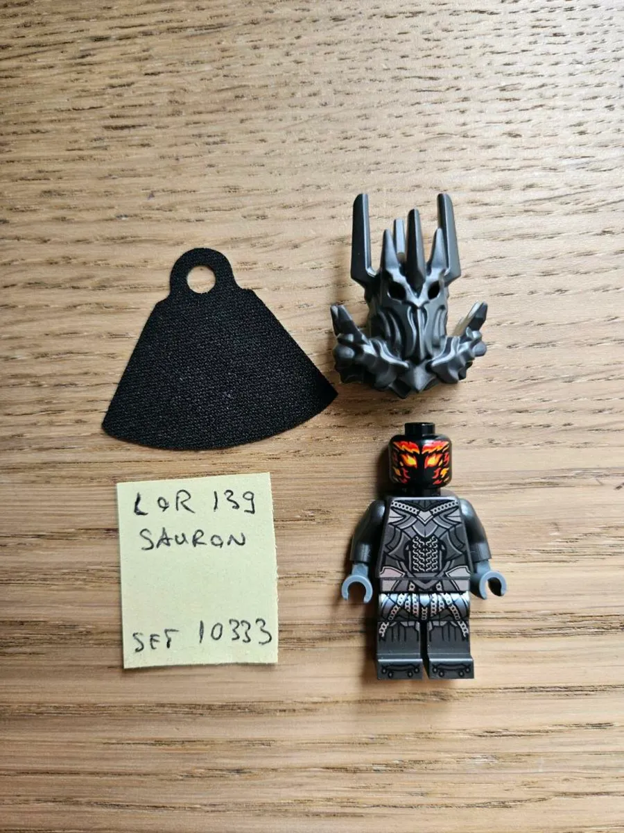 Lego Sauron genuine minifigure, set 10333 - Image 2
