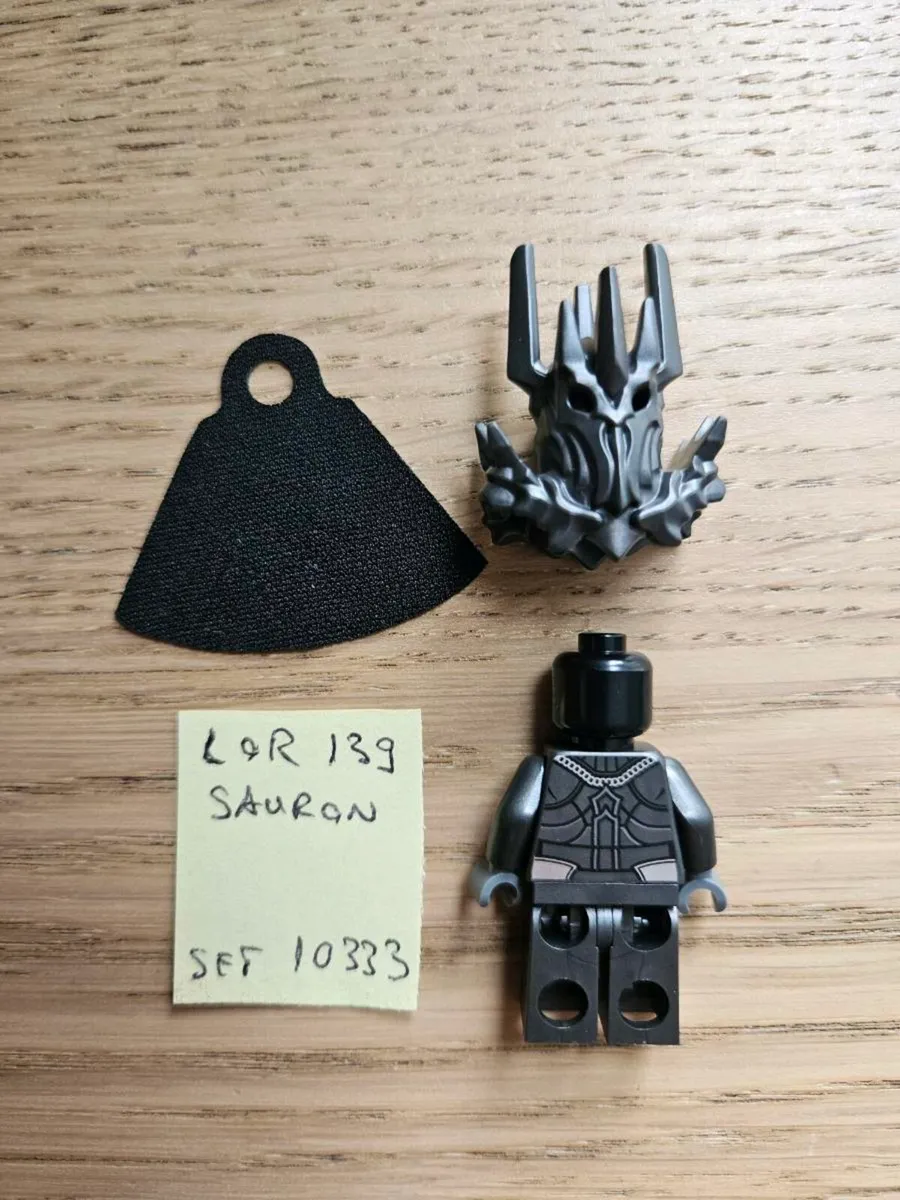 Lego Sauron genuine minifigure, set 10333 - Image 3