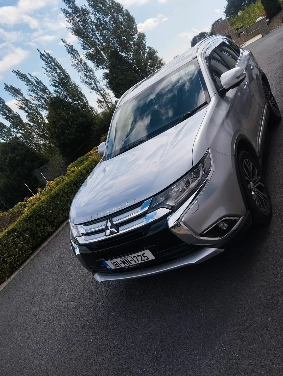 Automatic 7 seater Mitsubishi Outlander - Image 1