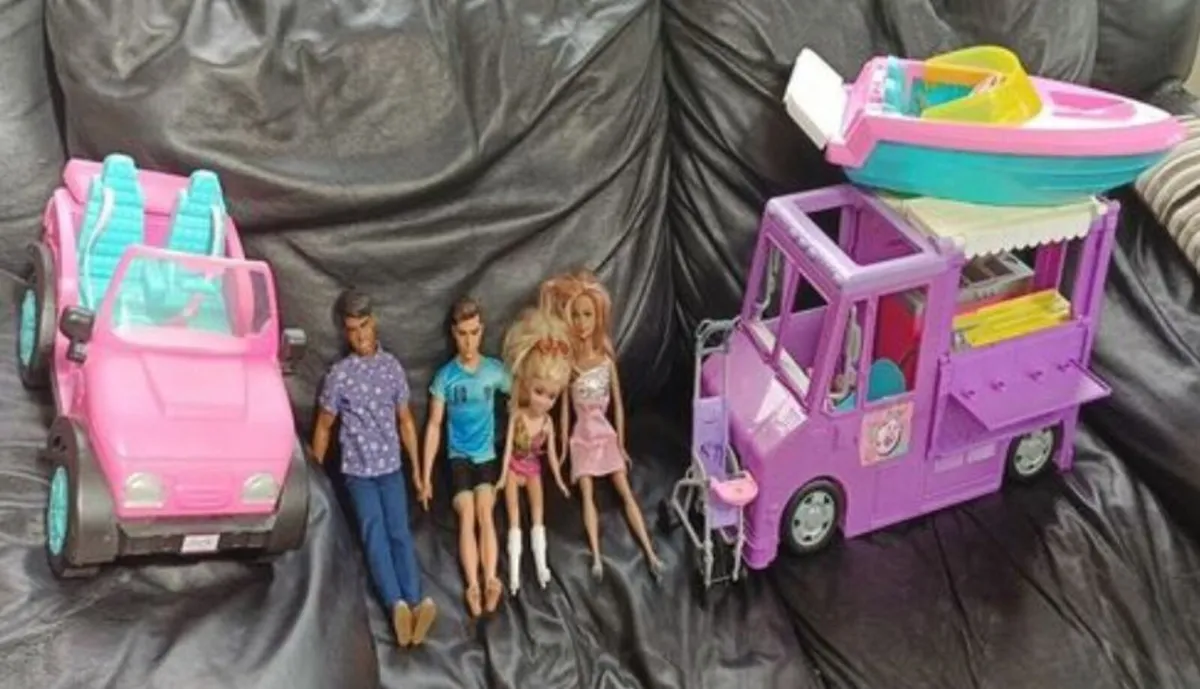 Barbie dolls and toys - Image 1