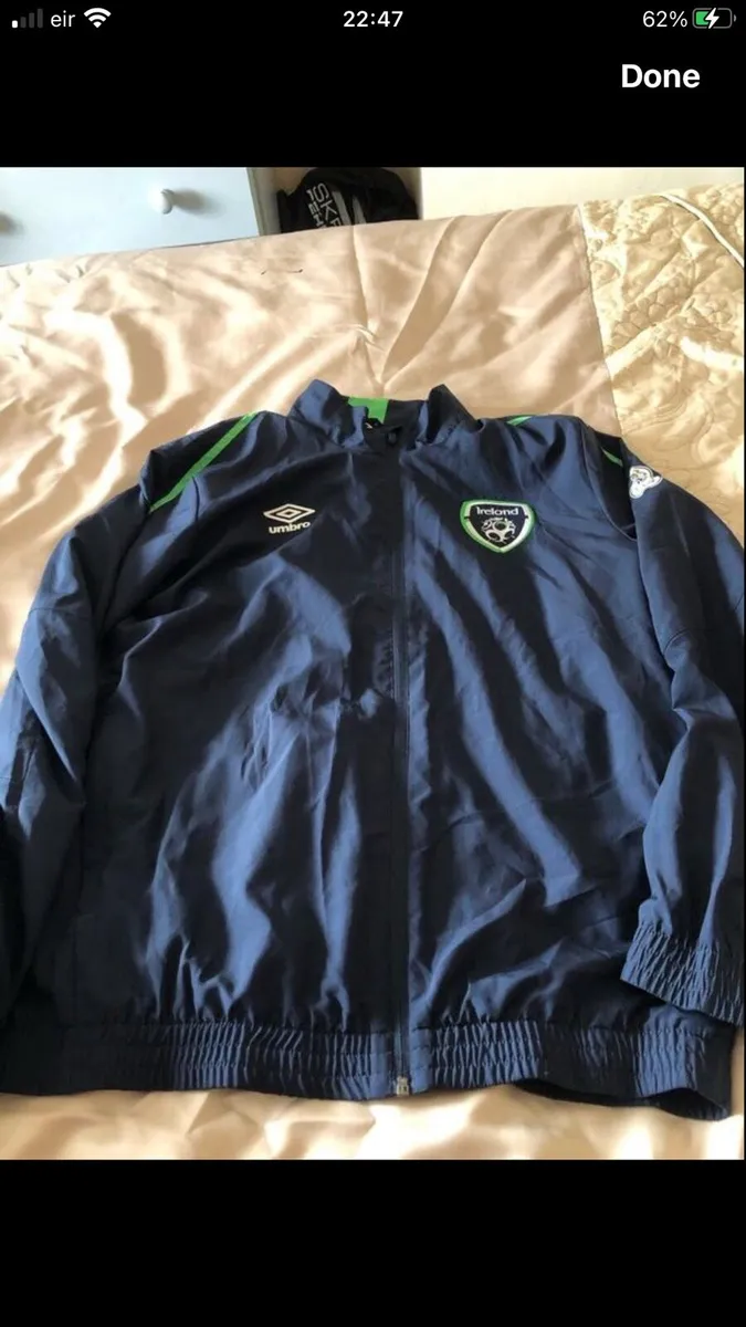 Mens Ireland top size XL €10 - Image 1