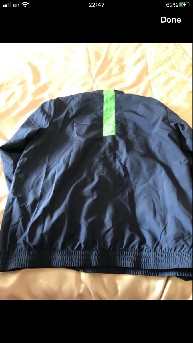 Mens Ireland top size XL €10 - Image 2