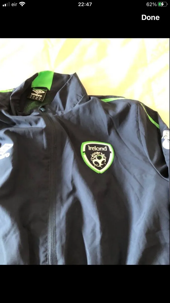 Mens Ireland top size XL €10 - Image 3
