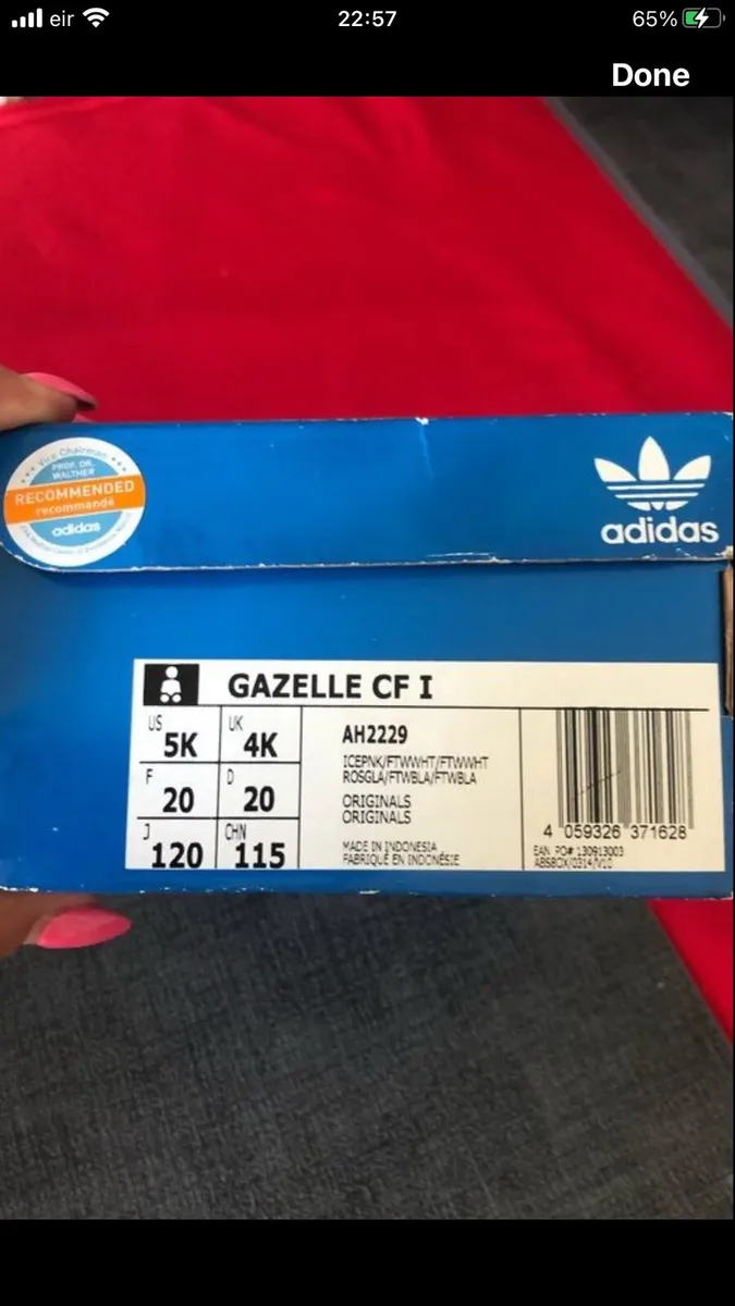 Girls adidas trainers size 4 €20 - Image 4