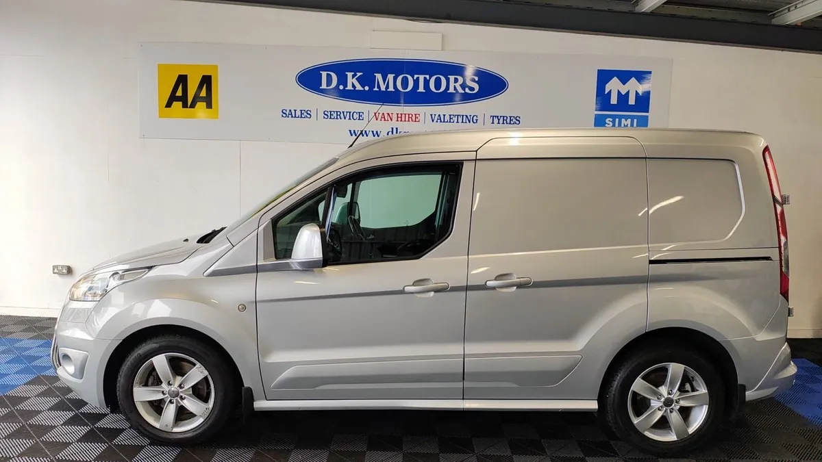 FORD TRANSIT CONNECT LOW MILEAGE - Image 4