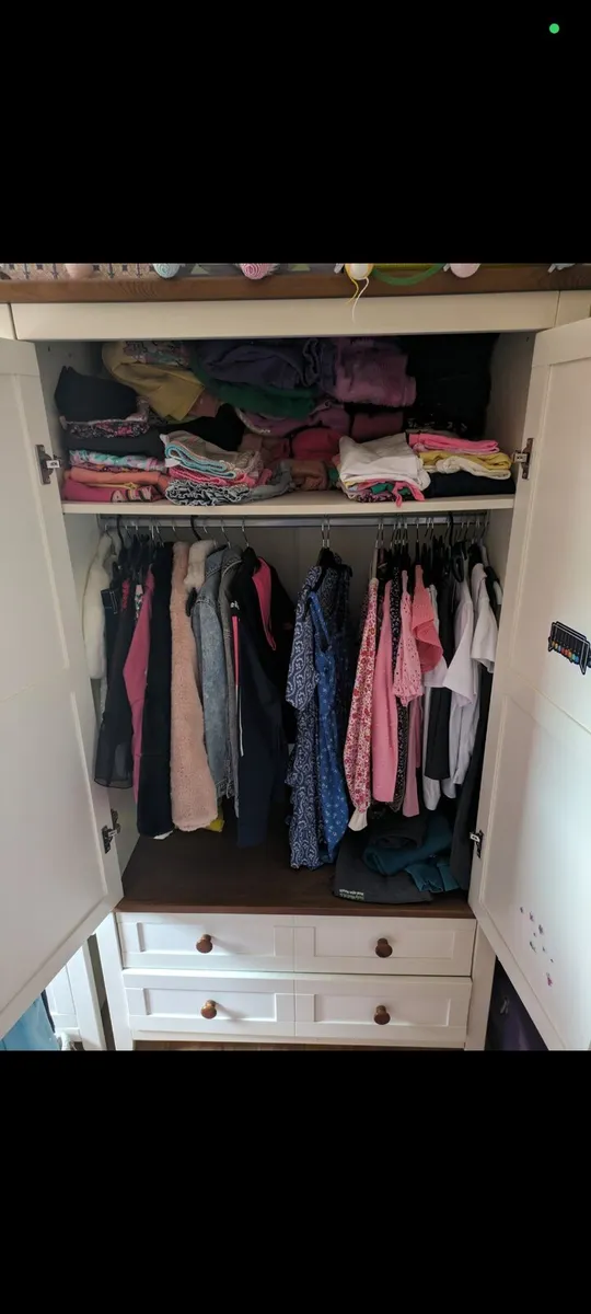 Kid's wardrobe & changing table/dresser - Image 3