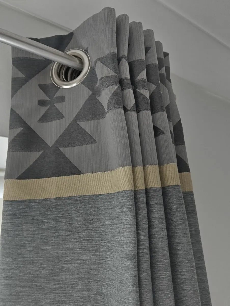 Curtains - Image 2