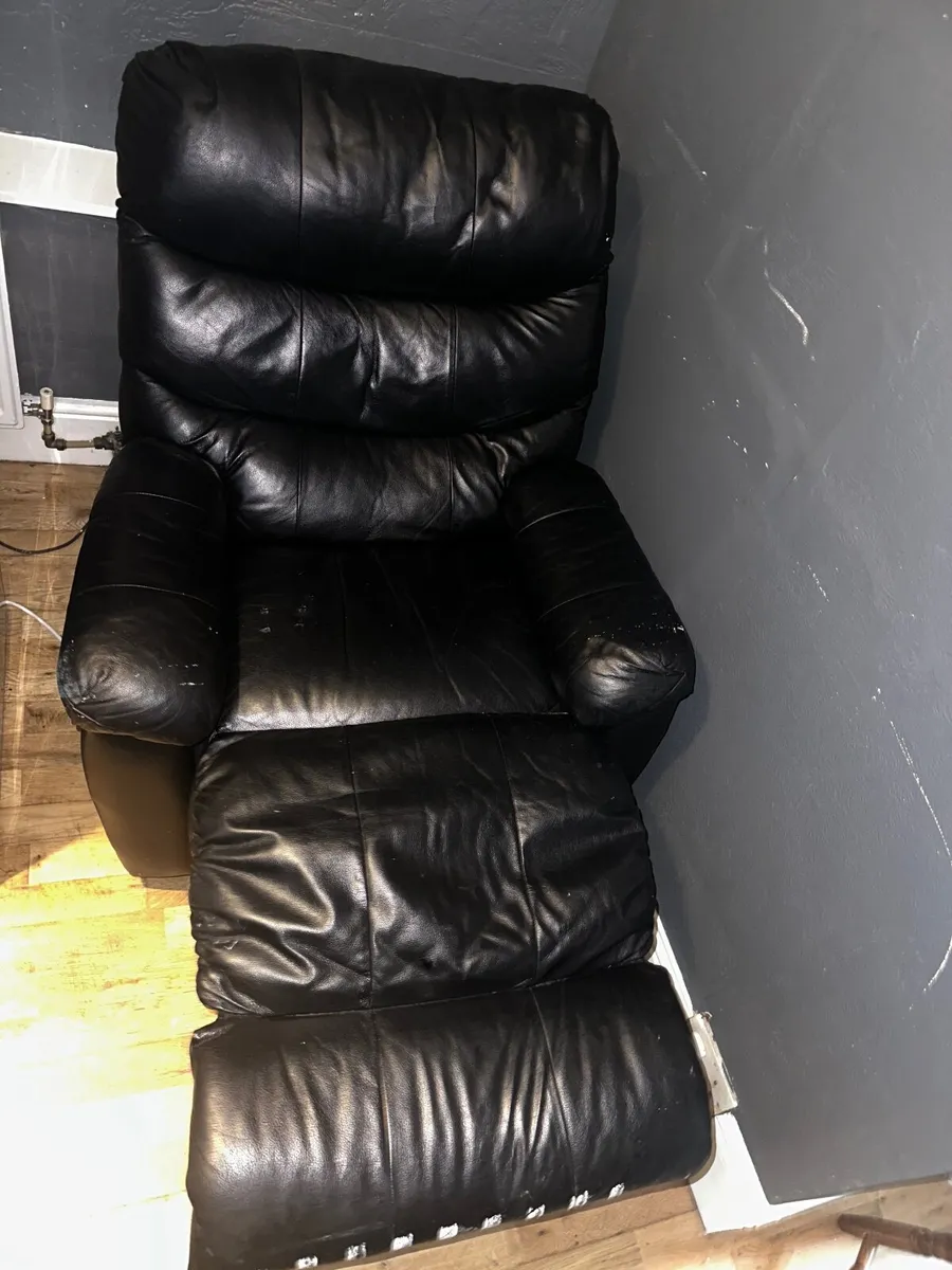 2 seater sofa,  recliner sofa and 2 bedside drawer - Image 2