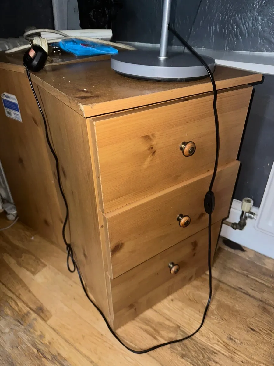 2 seater sofa,  recliner sofa and 2 bedside drawer - Image 4