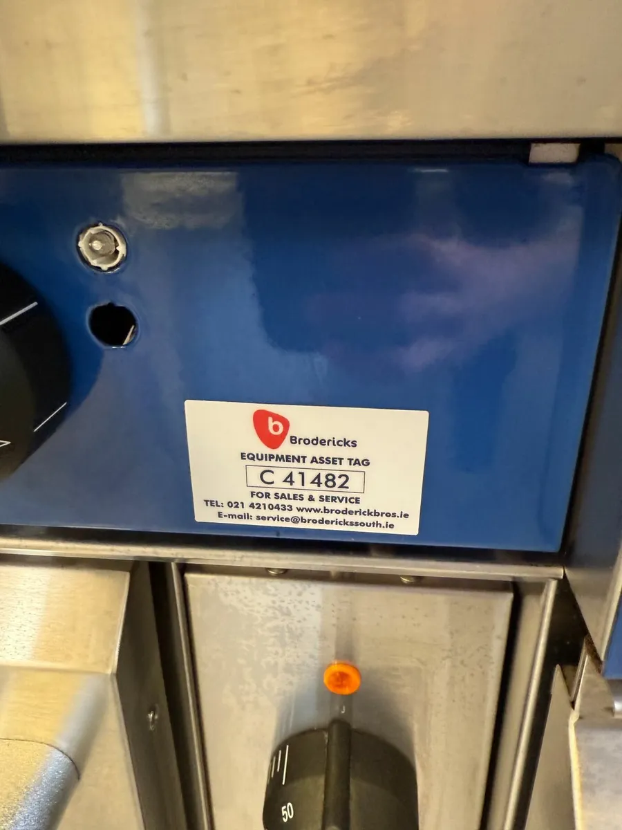 Blue Seal Free Standing Electric Twin Fryer - Image 4
