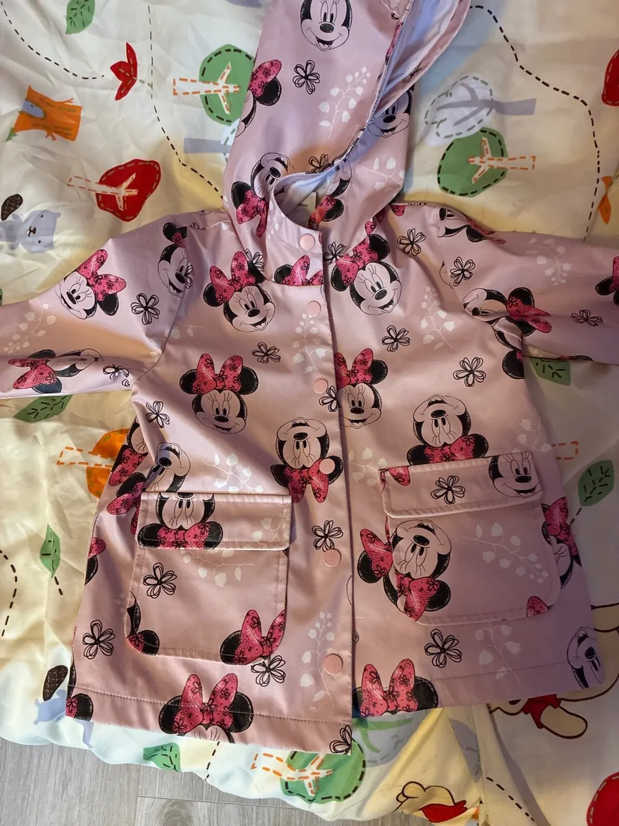 Minnie Mouse pink raincoat size 3-4 years - Image 2