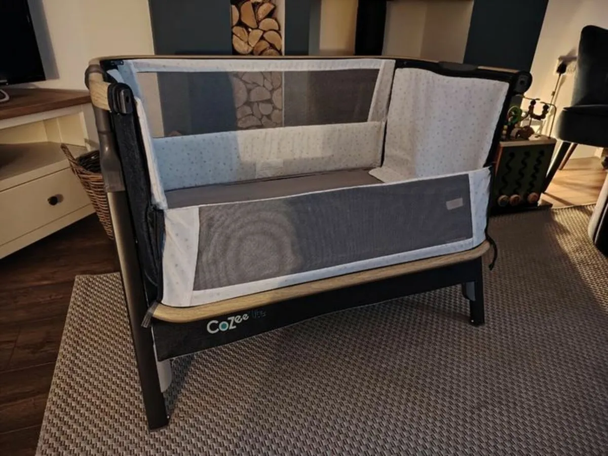 Bedside baby crib - Image 1