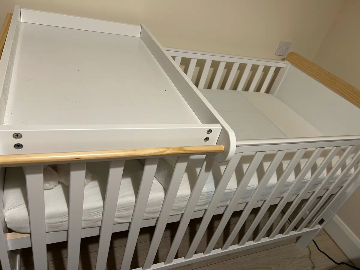 Selling Baby Elegance Haddington Cot bed - Image 2