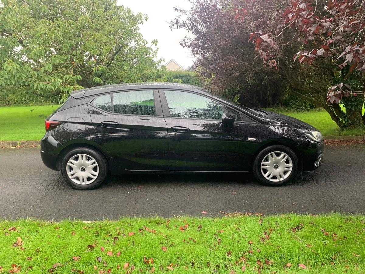 Opel Astra 2021 Diesel - Image 1
