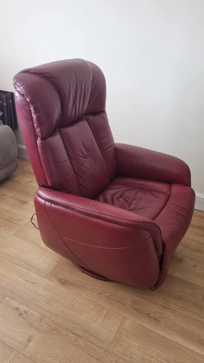 Red leather reclining swivel chair - Image 1