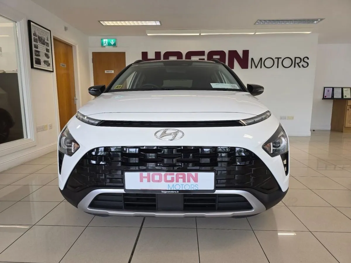 Hyundai Bayon Executive 2 Tone 5DR - Image 2