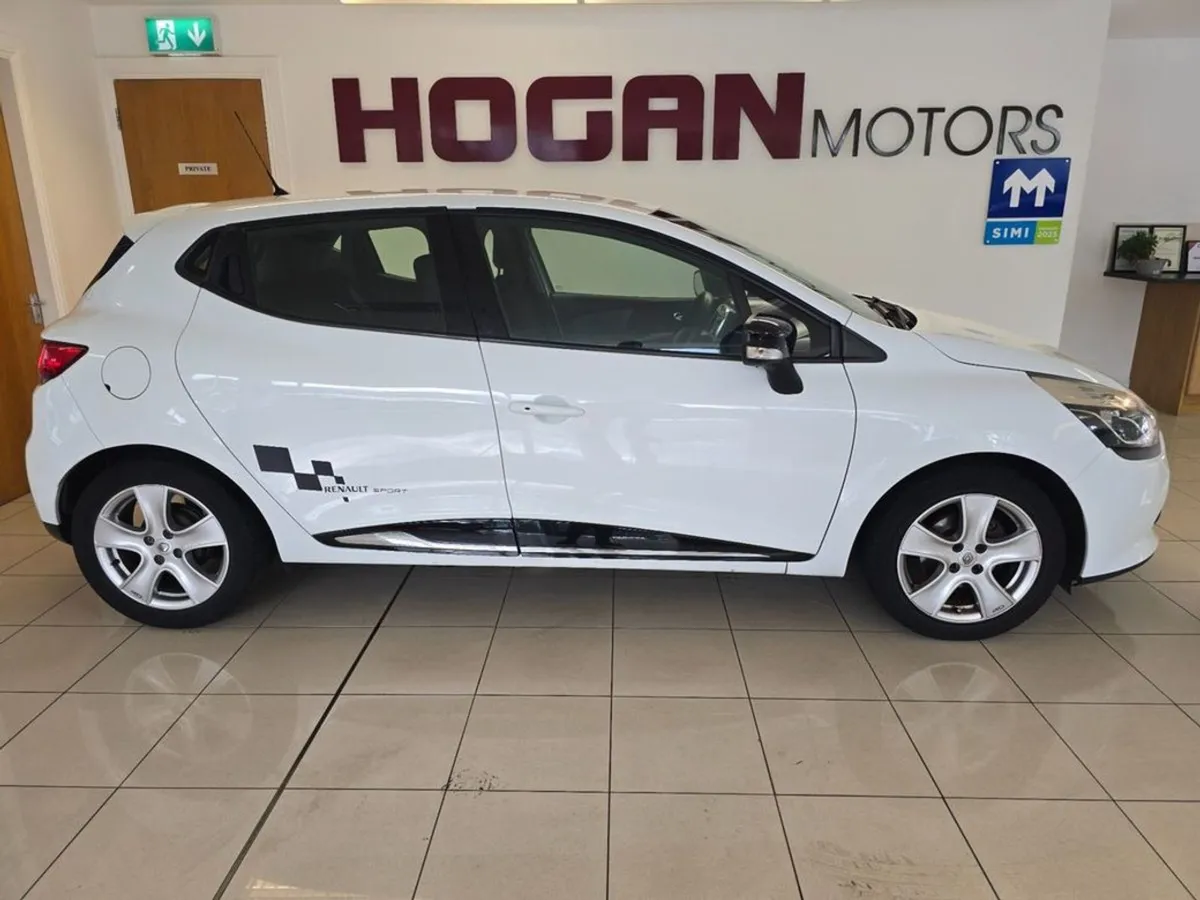 Renault Clio 1.2 Dynamique Media Nav 5Dr - Image 3