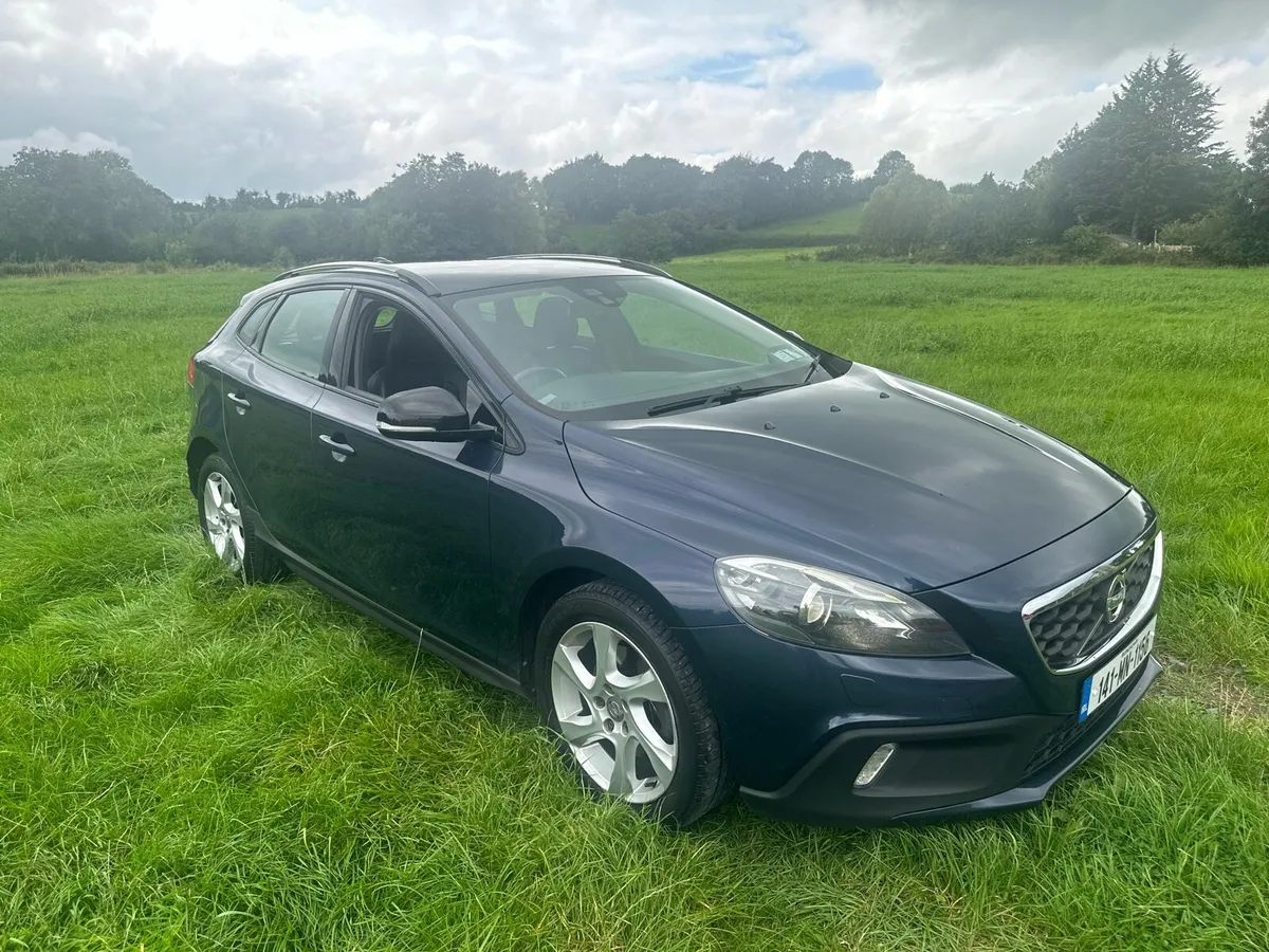 2014 Volvo v40 cross country low km only 140 - Image 1