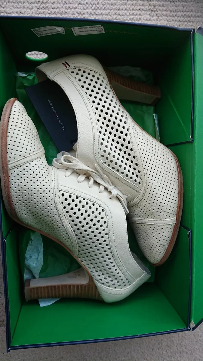 Tommy hilfiger high heels shoes UK7 - Image 2