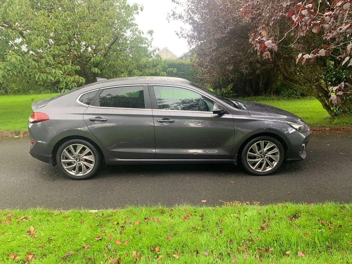 Hyundai i30 2018 FASTBACK - Image 1