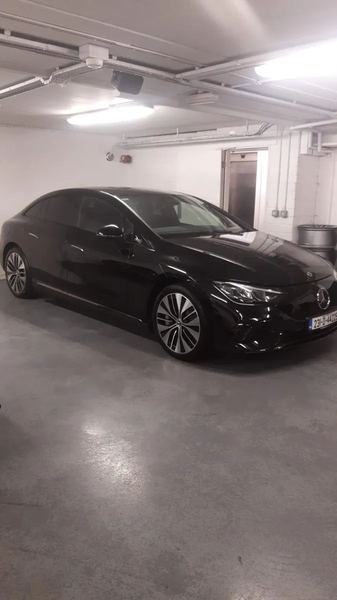 Mercedes EQE 300