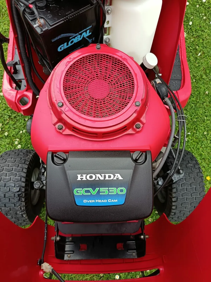 Honda 2417 petrol ride on lawnmower - Image 4