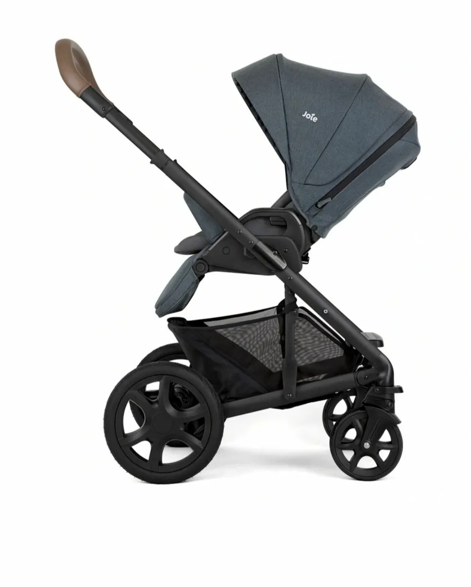 Joie Chrome Deluxe 3-in-1 Travel System Bundle - Image 3