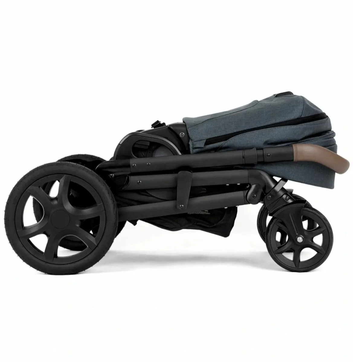 Joie Chrome Deluxe 3-in-1 Travel System Bundle - Image 4