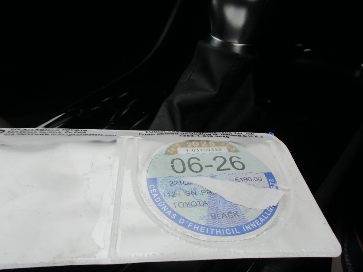 Toyota C-HR 2022 hybrid auto sol model - Image 3