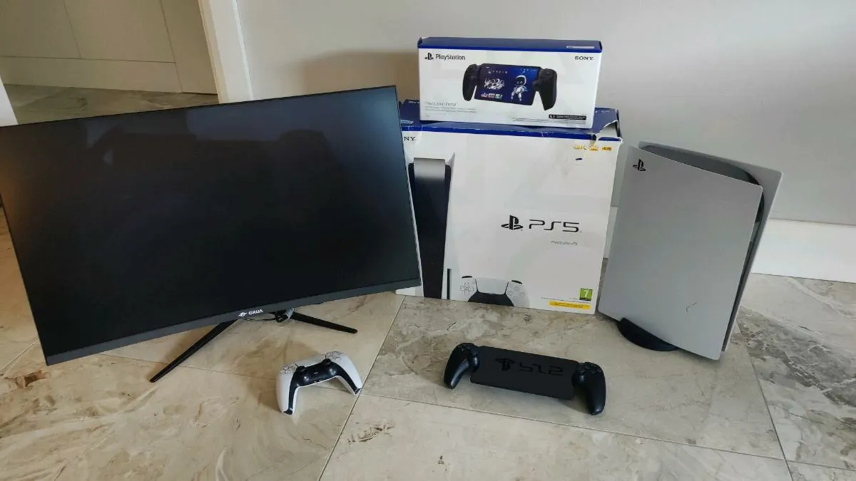 Gaming Bundle Ps5+Ps Portal+ Monitor - Image 1