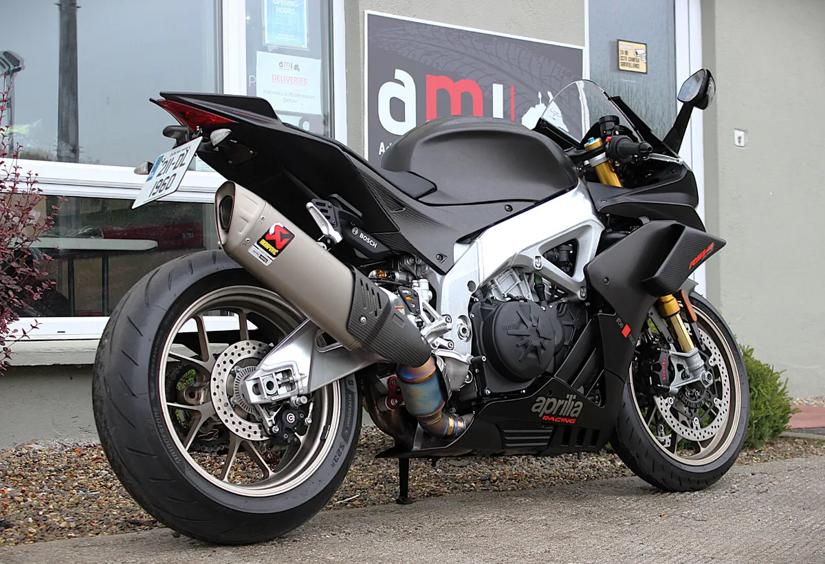 Aprilia RSV4 1100 Factory - Image 3